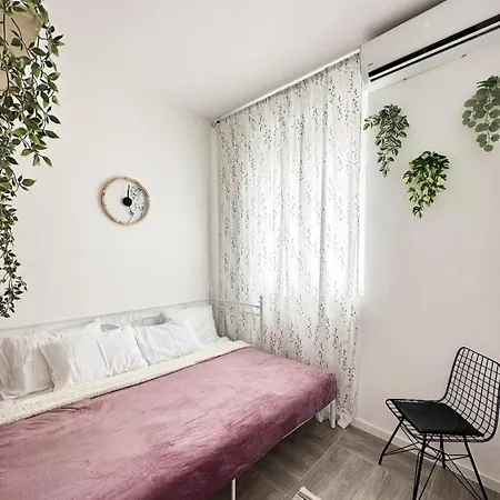 Studio Apartment, 5 Minutes To The Beach Bar Exterior photo