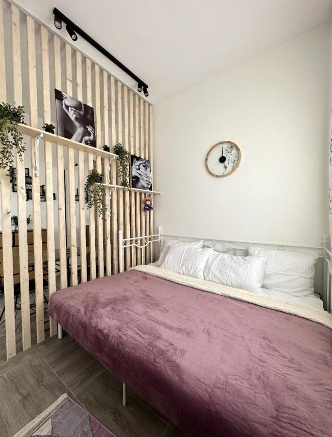 Apartment, 5 Minutes To The