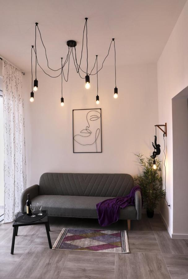 Apartment, 5 Minutes To The *